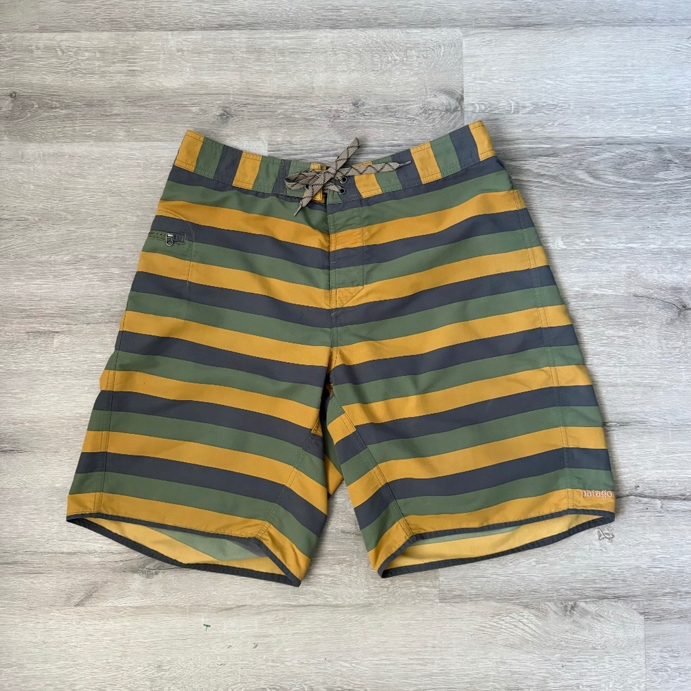 Patagonia Men’s Striped Board Shorts  -size 34 Gorpcore swim beach
